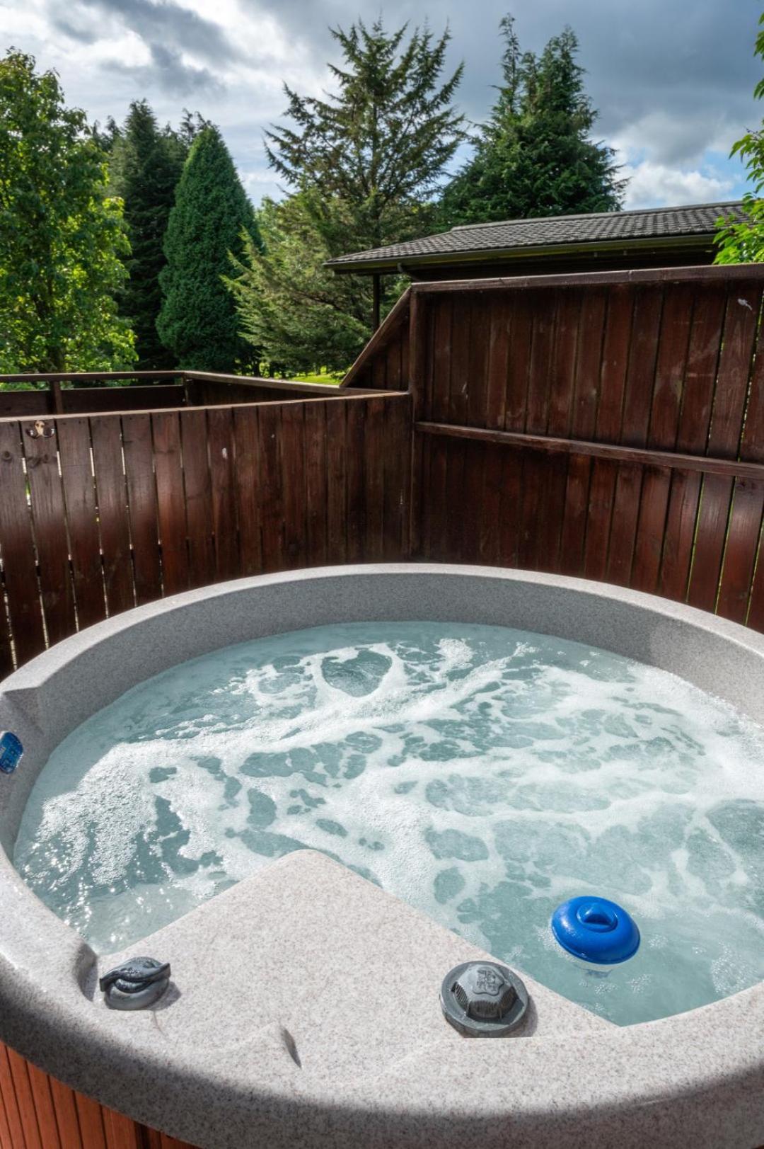 Bluebell Lodge 4 With Hot Tub Newton Stewart Dış mekan fotoğraf
